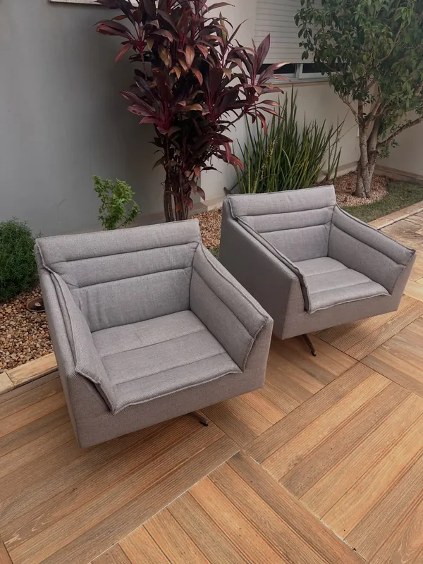 Poltronas cinza higienizadas